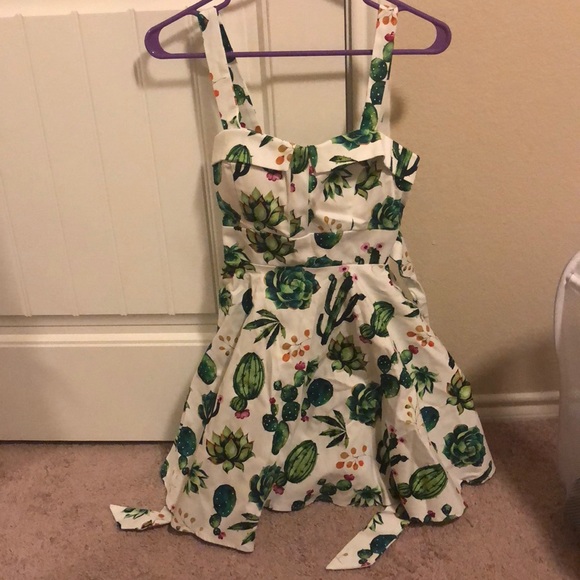Dresses & Skirts - Plant Patterned Dress